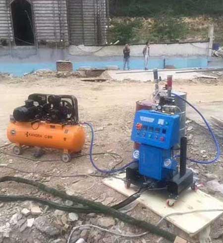 外墻聚氨酯噴涂機(jī)(圖1) 外墻聚氨酯噴涂機(jī)